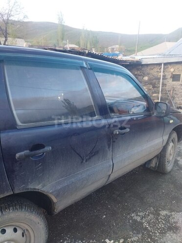 Chevrolet Niva 2004, 360,550 km - 1.7 l - Quba
