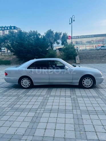 Mercedes E 270 2001, 388,484 km - 2.7 l - Bakı