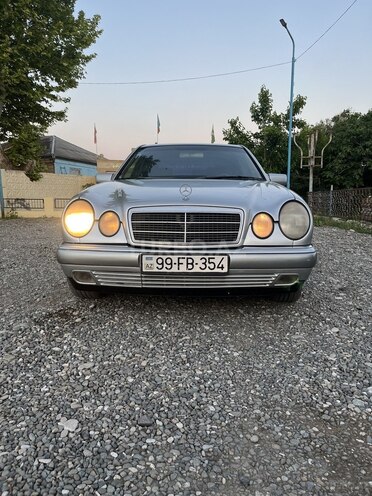 Mercedes E 240 1998, 338,000 km - 2.4 l - Füzuli