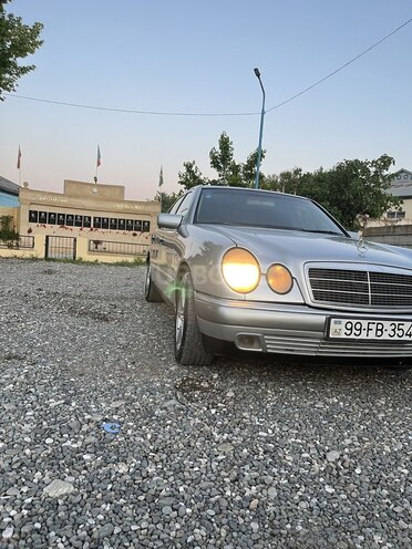 Mercedes E 240 1998, 338,000 km - 2.4 l - Füzuli