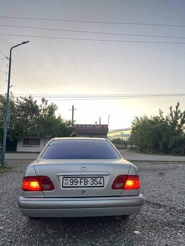 Mercedes E 240 1998, 338,000 km - 2.4 l - Füzuli