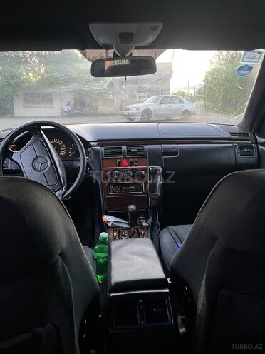 Mercedes E 240 1998, 338,000 km - 2.4 l - Füzuli