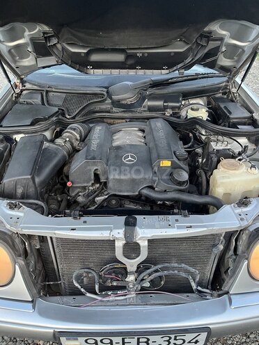 Mercedes E 240 1998, 338,000 km - 2.4 l - Füzuli