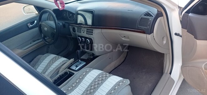 Hyundai Sonata-12