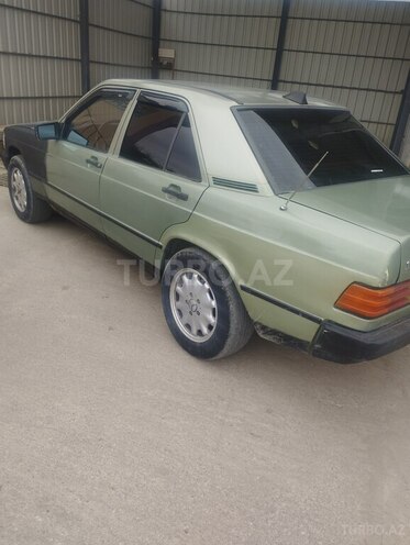 Mercedes 190 1988, 490,000 km - 2.0 l - Xudat
