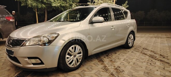 Kia Ceed 2010, 330,000 km - 1.6 л - Şirvan