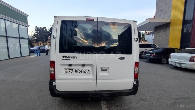 Ford Transit-10