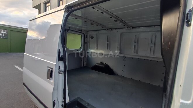 Ford Transit-13