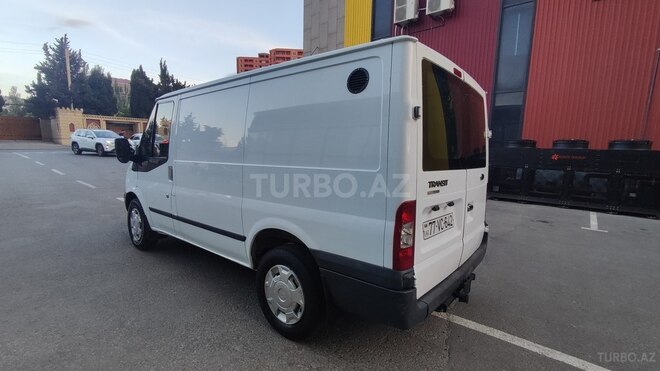 Ford Transit-9