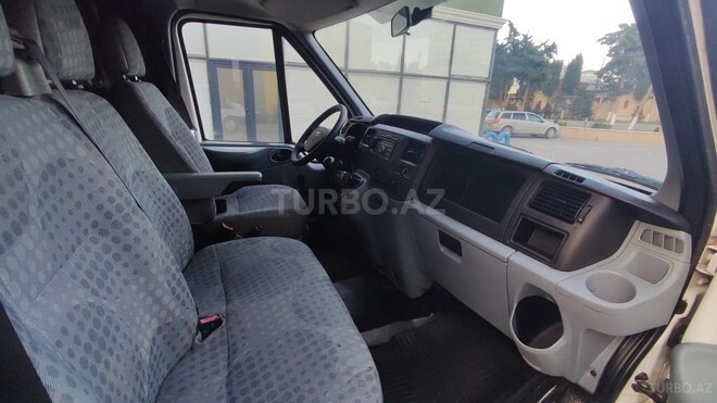 Ford Transit-15