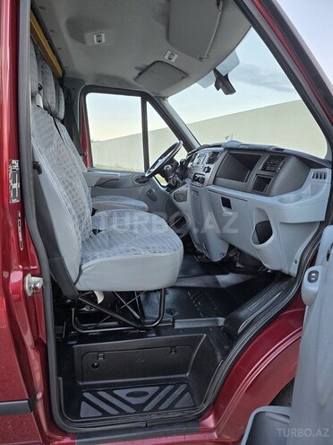 Ford Transit-7