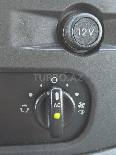 Ford Transit-16