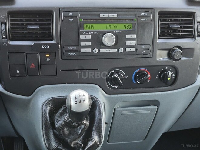 Ford Transit-14
