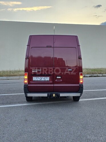 Ford Transit-9