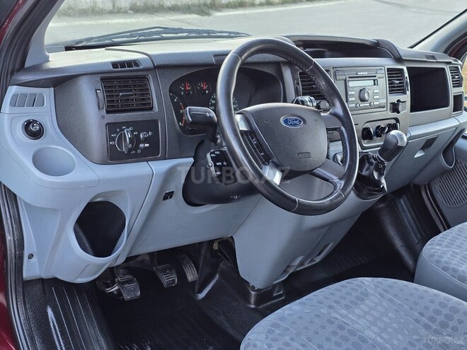 Ford Transit-10