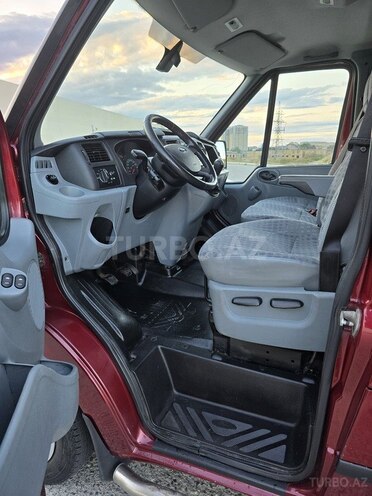 Ford Transit-11