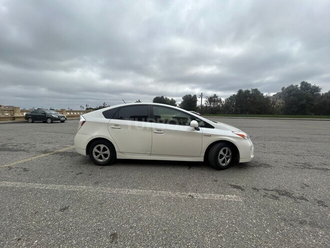 Toyota Prius-4