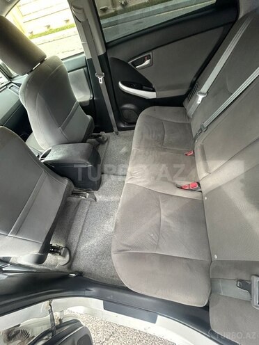 Toyota Prius-7