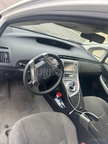 Toyota Prius-5