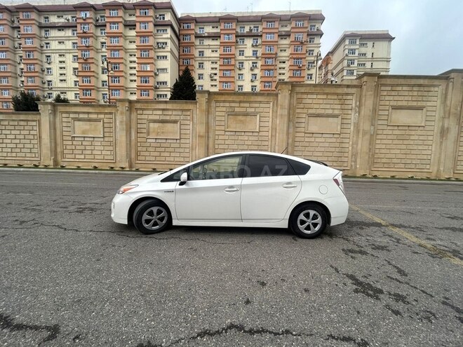 Toyota Prius-3