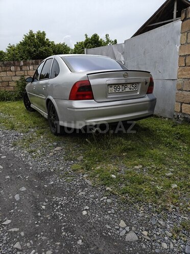 Opel Vectra 2000, 280,000 km - 1.6 l - Zaqatala