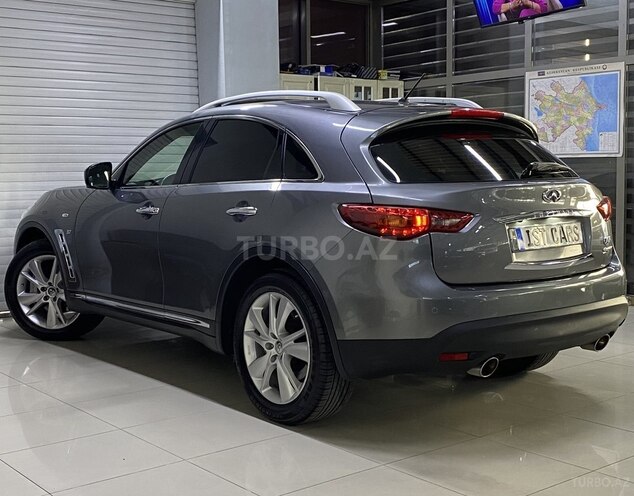 Infiniti QX70-11