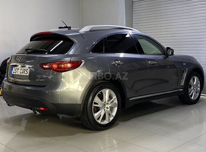 Infiniti QX70-10