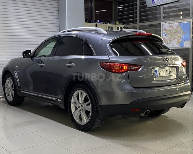 Infiniti QX70-9