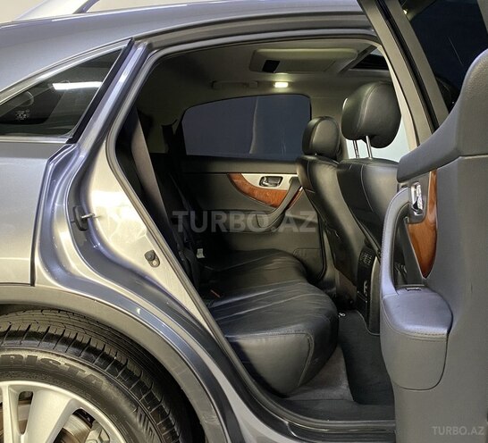 Infiniti QX70-17