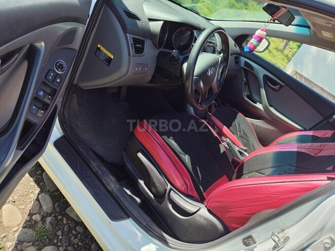 Hyundai Elantra 2015, 132,000 km - 1.8 l - Yardımlı