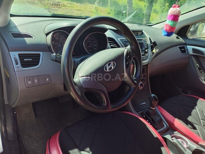 Hyundai Elantra 2015, 132,000 km - 1.8 l - Yardımlı