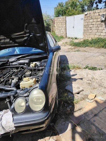 Mercedes E 270 2001, 692,000 km - 2.7 l - Bakı