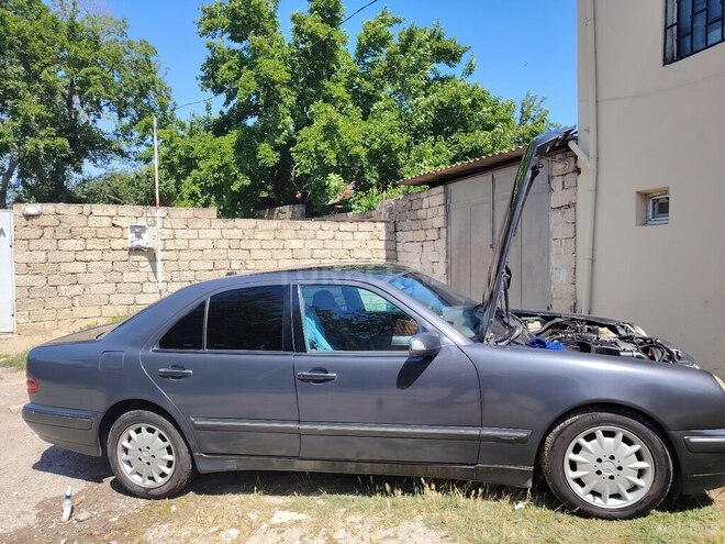 Mercedes E 270 2001, 692,000 km - 2.7 l - Bakı