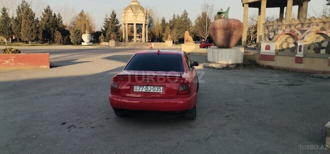 Audi A4 1995, 188,000 km - 1.6 l - Xaçmaz