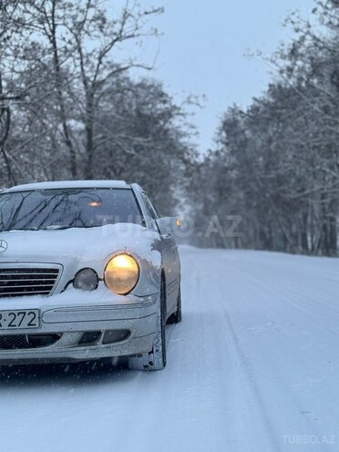 Mercedes E 220 d 2001, 70,000 km - 2.2 l - Qazax