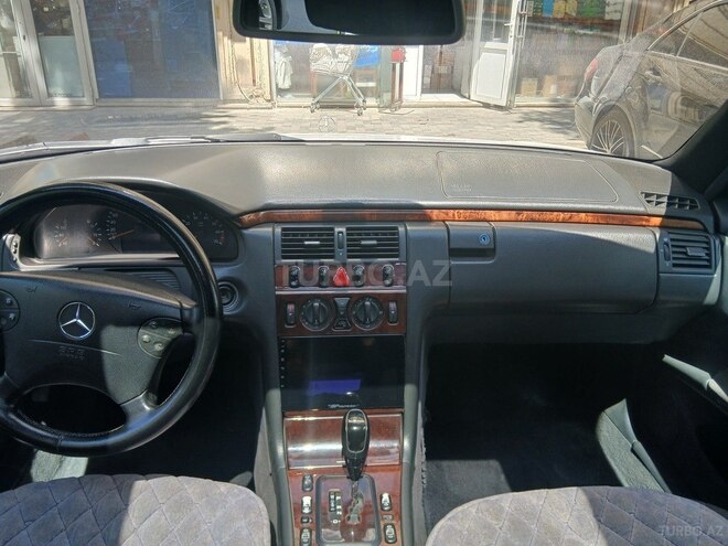 Mercedes E 200 2000, 303,000 km - 2.0 l - Bakı