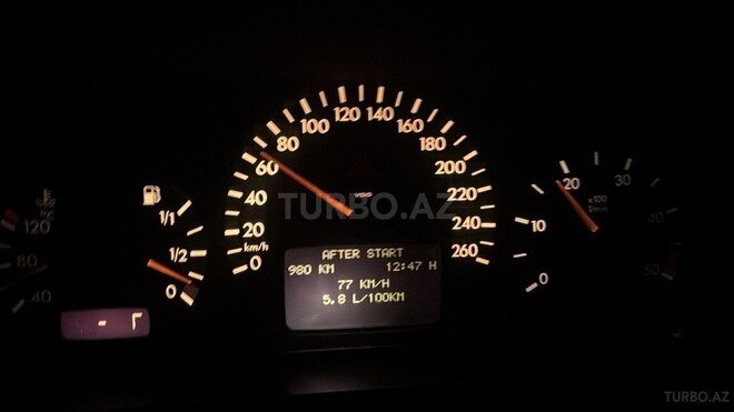 Mercedes E 220 d 2001, 70,000 km - 2.2 l - Qazax