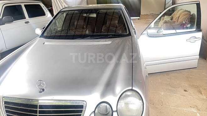 Mercedes E 220 d 2001, 70,000 km - 2.2 l - Qazax