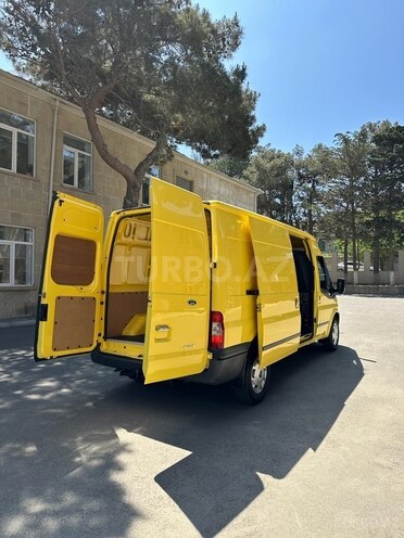Ford Transit-13