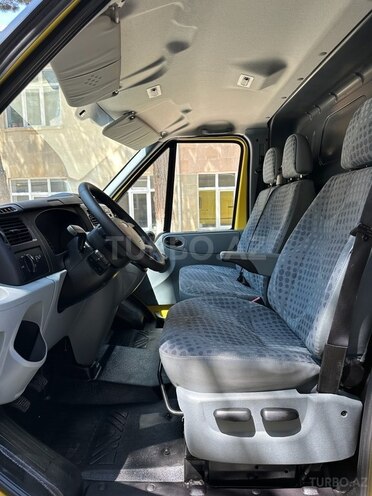 Ford Transit-19