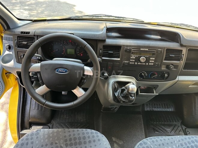 Ford Transit-20
