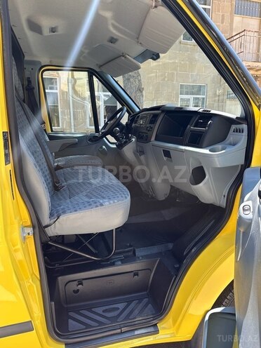 Ford Transit-15