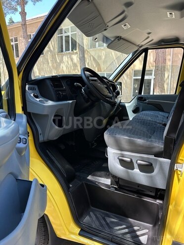 Ford Transit-18