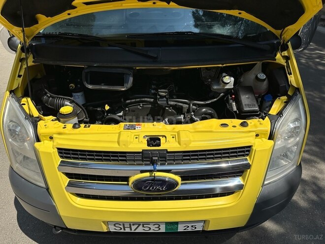 Ford Transit-16