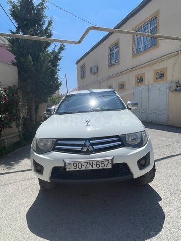 Mitsubishi L200 2014, 320,000 km - 2.5 l - Bakı