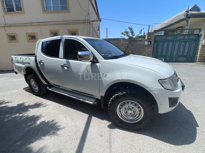 Mitsubishi L200 2014, 320,000 km - 2.5 l - Bakı