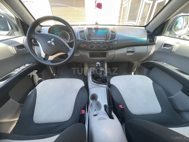 Mitsubishi L200 2014, 320,000 km - 2.5 l - Bakı