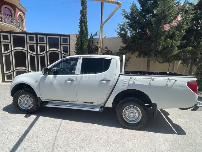 Mitsubishi L200 2014, 320,000 km - 2.5 l - Bakı