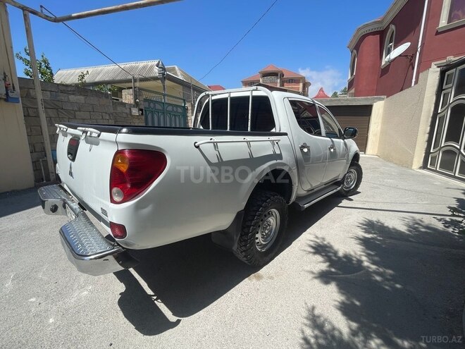 Mitsubishi L200 2014, 320,000 km - 2.5 l - Bakı