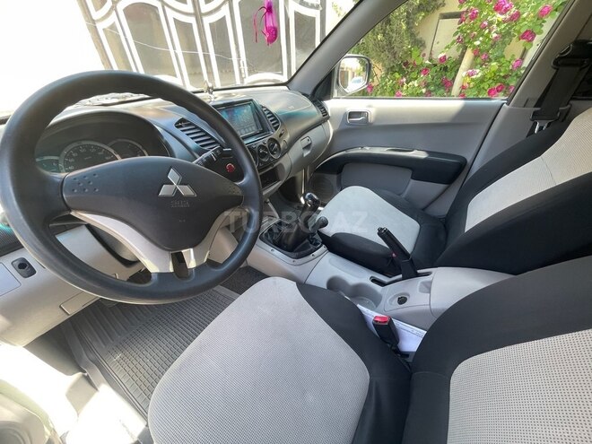 Mitsubishi L200 2014, 320,000 km - 2.5 l - Bakı